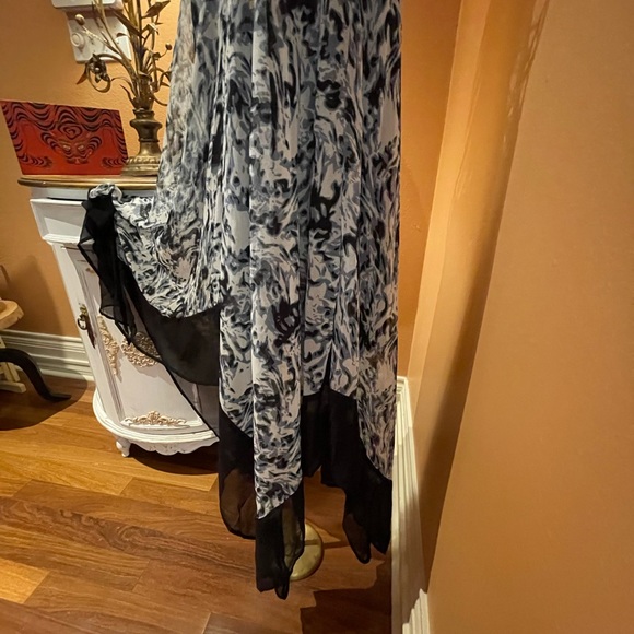 LA MODA ASYMMETRICAL FLOWING DRESS - Picture 3 of 8